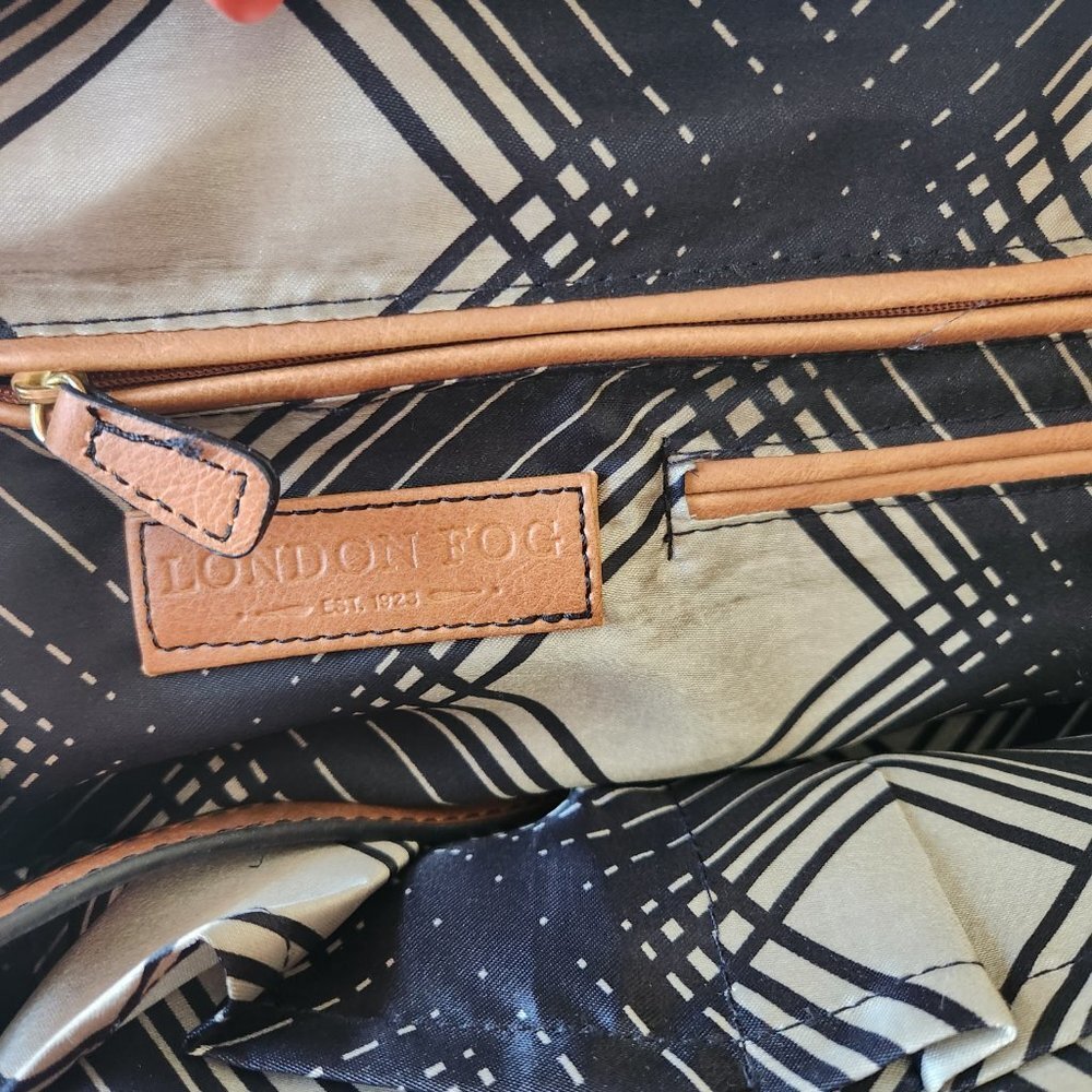 London Fog Satchel Handbag in Black Ostrich and Tan LIKE NEW - Picture 7 of 10